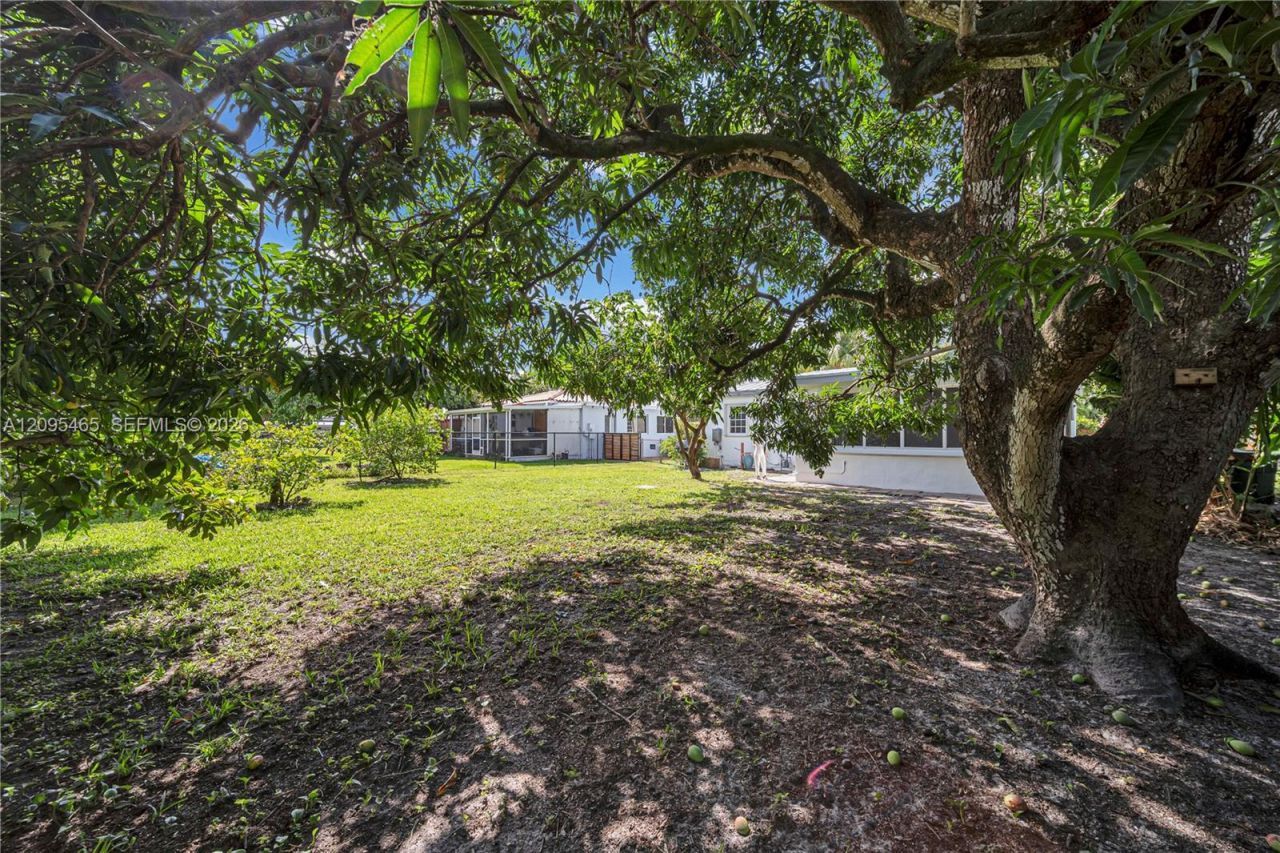 6351 NW 38th Ter, Virginia Gardens, FL 33166 Photo
