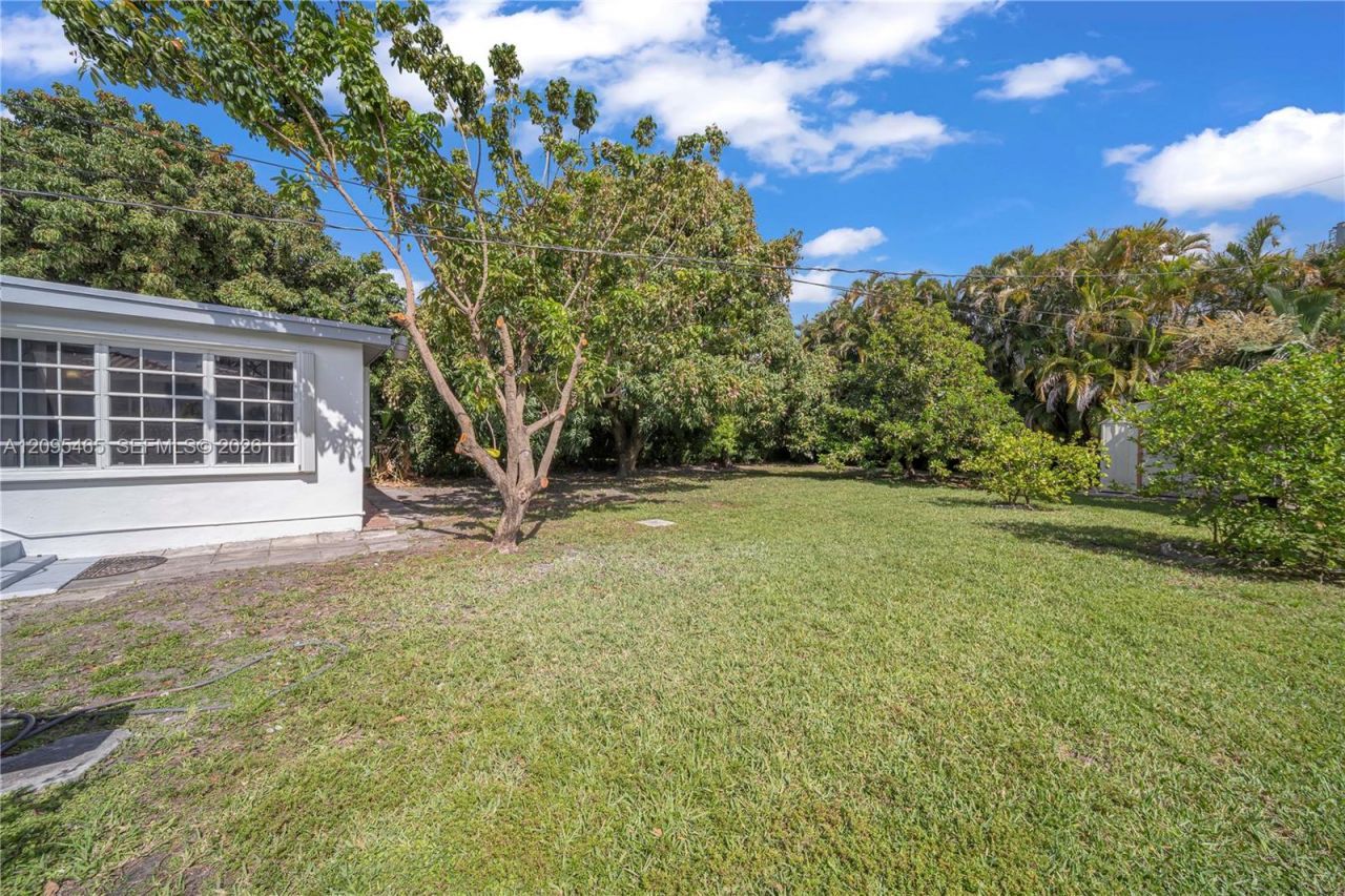6351 NW 38th Ter, Virginia Gardens, FL 33166 Photo