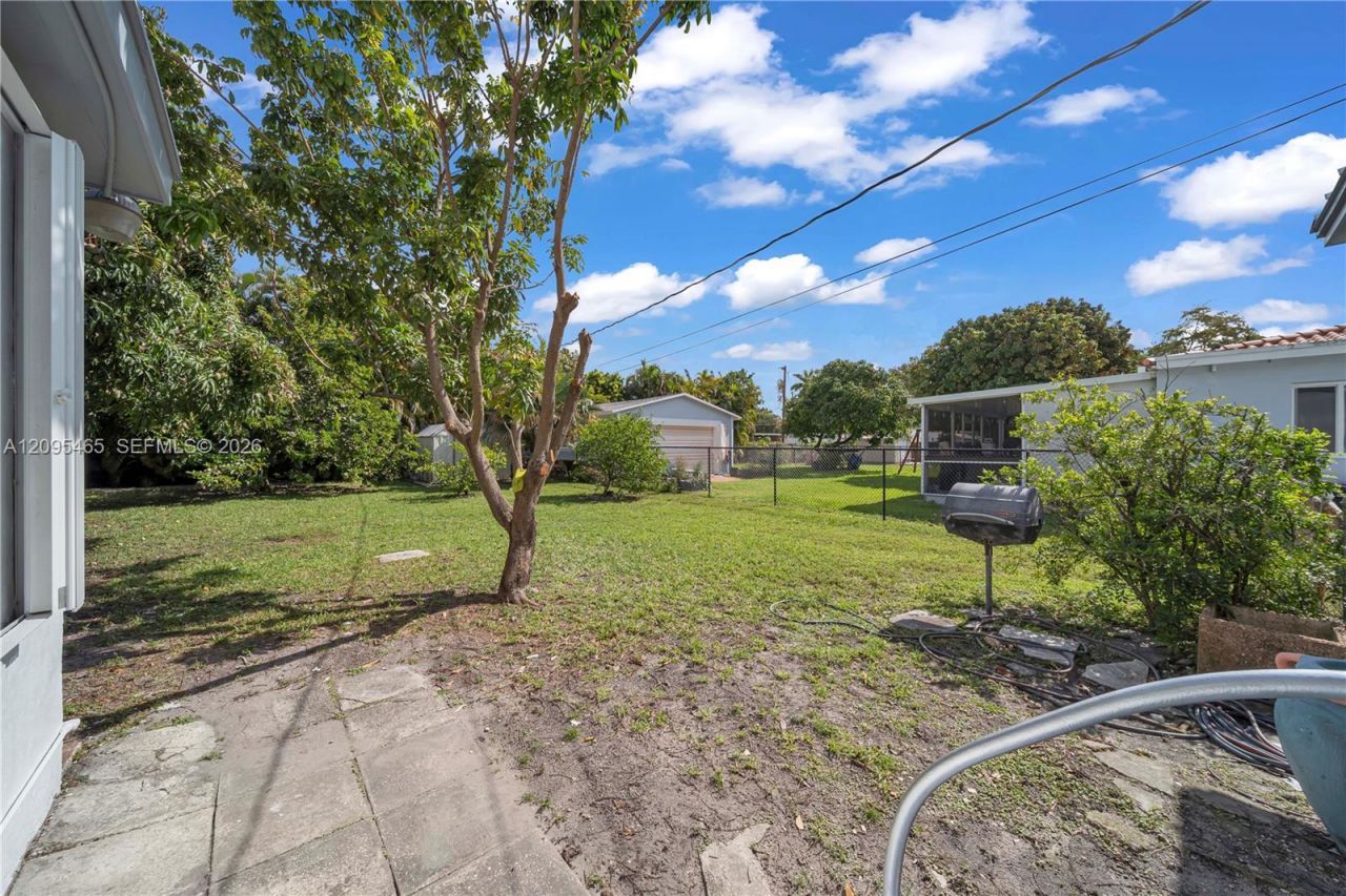 6351 NW 38th Ter, Virginia Gardens, FL 33166 Photo