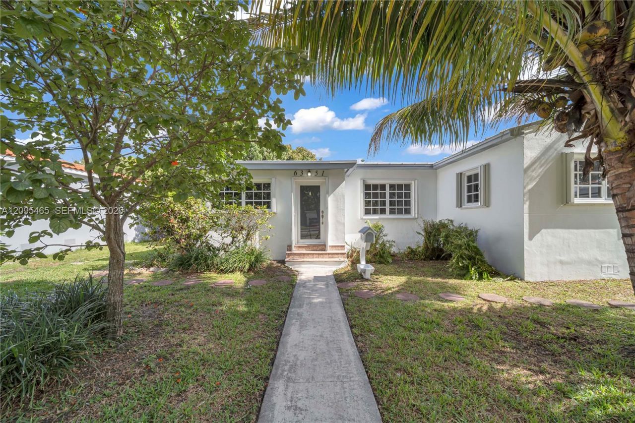 6351 NW 38th Ter, Virginia Gardens, FL 33166 Photo