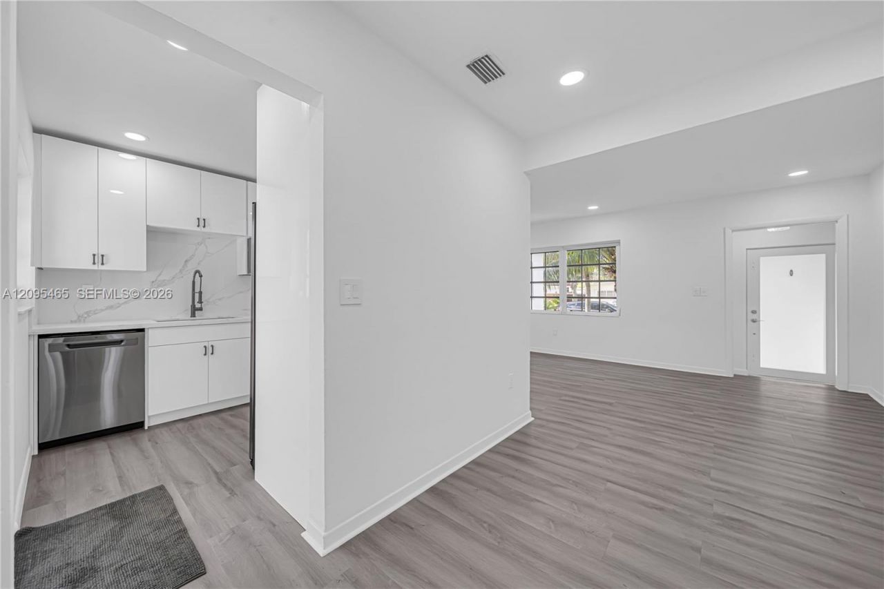 6351 NW 38th Ter, Virginia Gardens, FL 33166 Photo