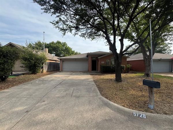 5728 Northfield Drive , Fort Worth, TX 76179