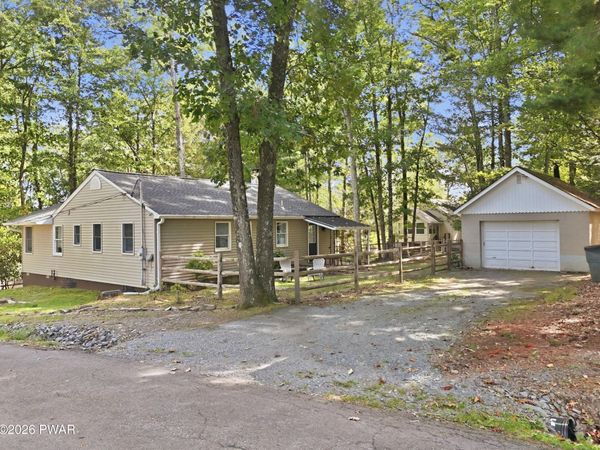 50 Lakeside Drive , Lakeville, PA 18438