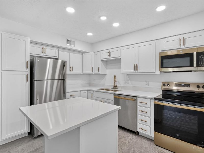 502 Arbor Place, Unit 15C, Union Township, OH 45255 Photo 8