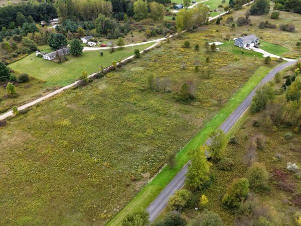 608 E The Lane, Grant, MI 49327