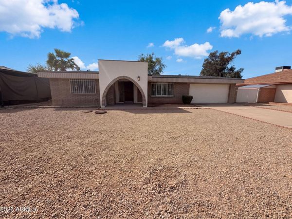 4427 W DAHLIA Drive, Glendale, AZ 85304