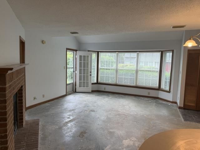 1207 Erin Way  Photo 4