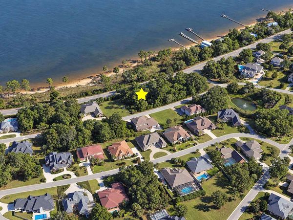 3018 Pelican Ln, Pensacola, FL 32514