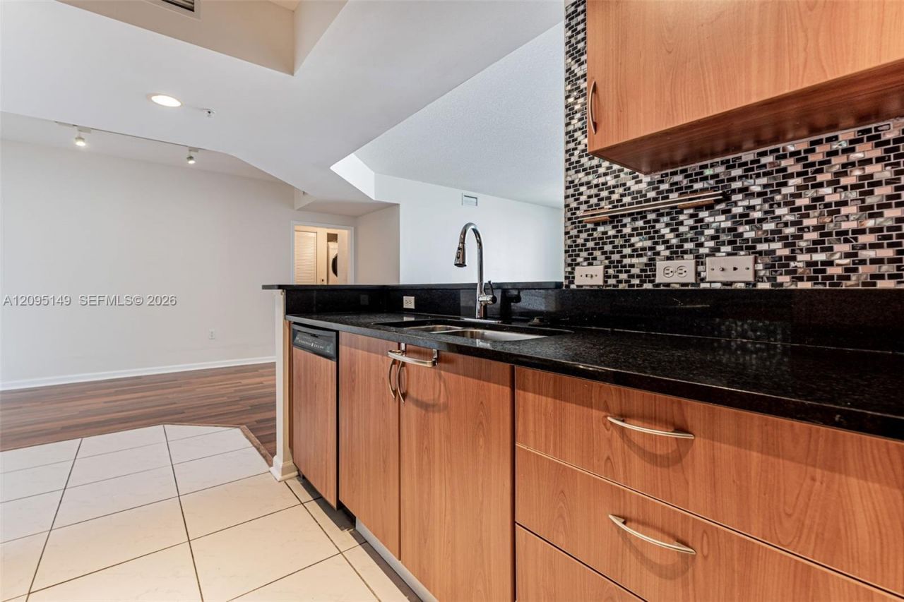 2775 NE 187th St , Unit 623, Aventura, FL 33180 Photo