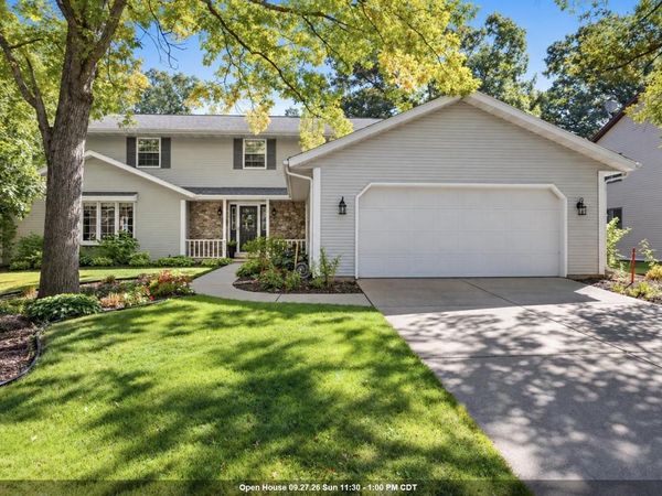 425 E FOX RUN CIRCLE, Green Bay, WI 54311