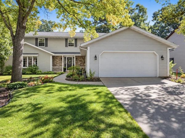 425 E FOX RUN CIRCLE, Green Bay, WI 54311