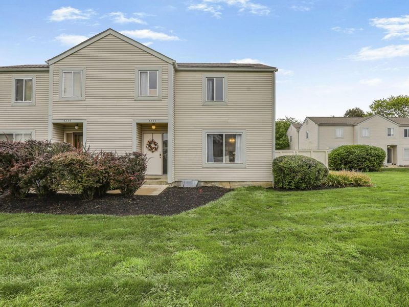 5233 Captains Court, Columbus, OH 43220 Photo 2