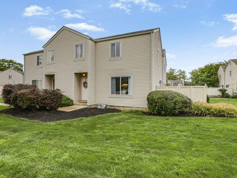 5233 Captains Court, Columbus, OH 43220 Photo 6
