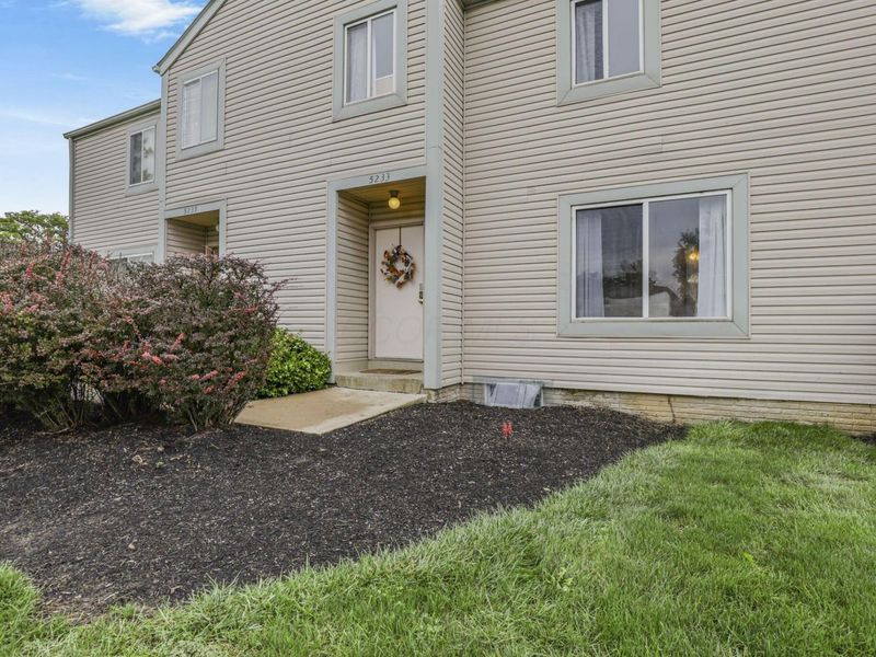 5233 Captains Court, Columbus, OH 43220 Photo 7