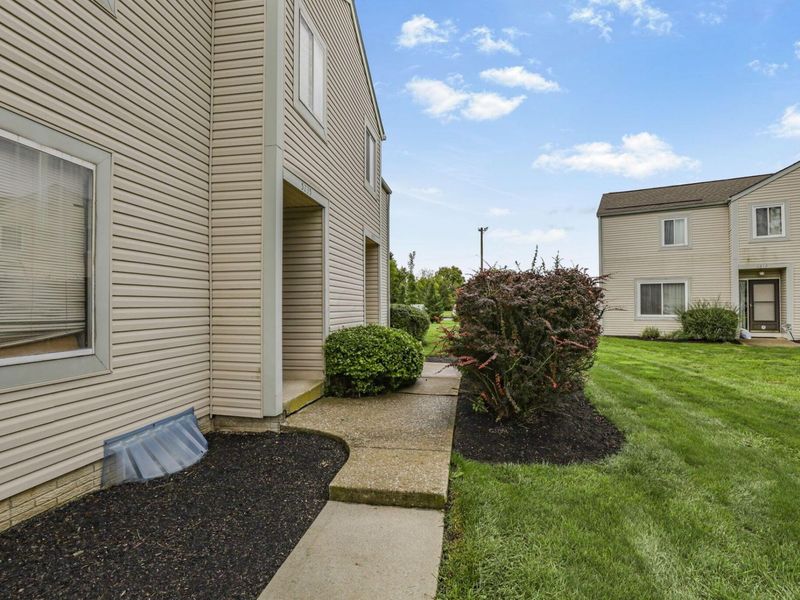 5233 Captains Court, Columbus, OH 43220 Photo 8