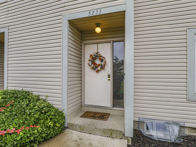 5233 Captains Court, Columbus, OH 43220 Photo 9
