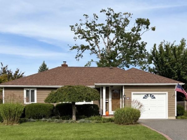 380 N Clinton Avenue, Lindenhurst, NY 11757