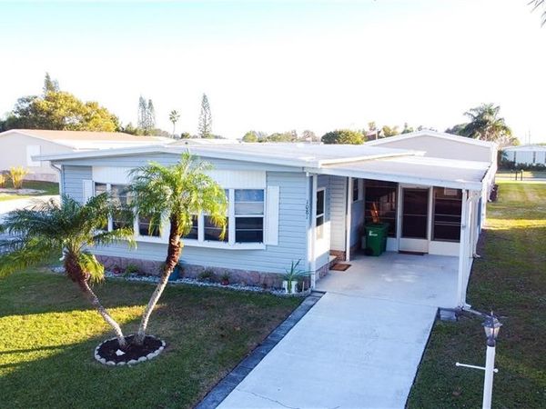 1081 Parkway Lane , Barefoot Bay, FL 32976