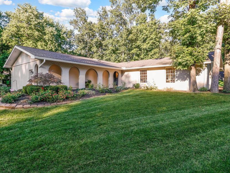1594 Oakview Drive, Columbus, OH 43235 Photo 1