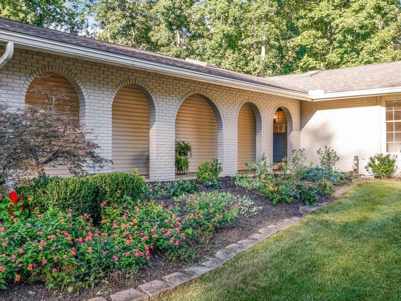1594 Oakview Drive, Columbus, OH 43235 Photo 2