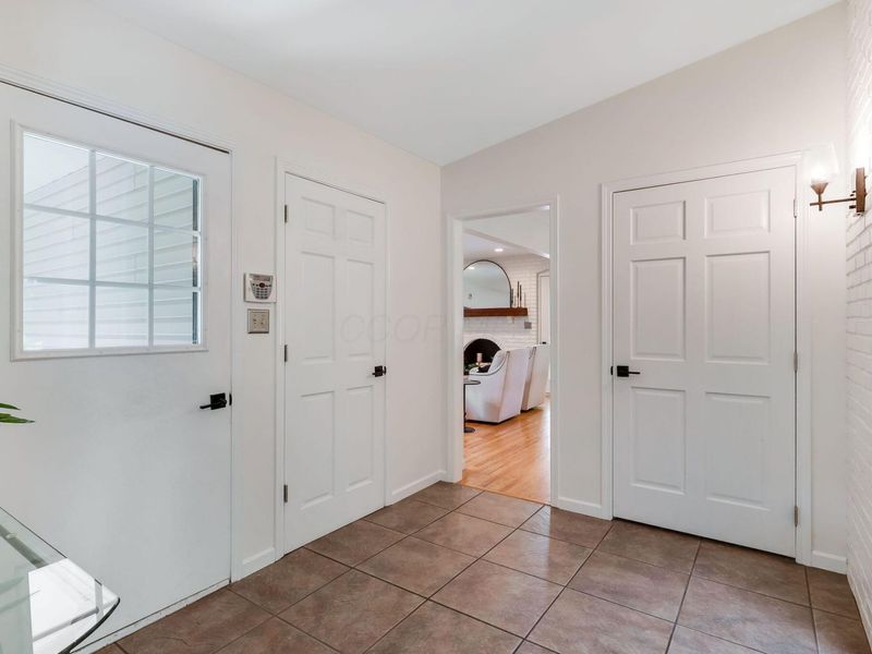 1594 Oakview Drive, Columbus, OH 43235 Photo 6