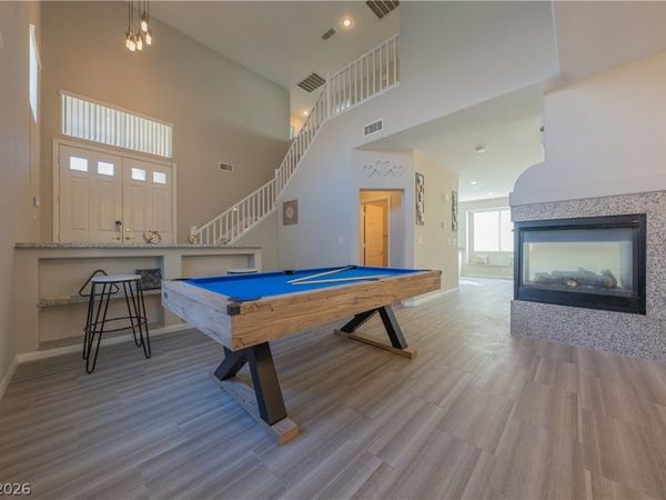 8280 Crown Peak Avenue , Las Vegas, NV 89117