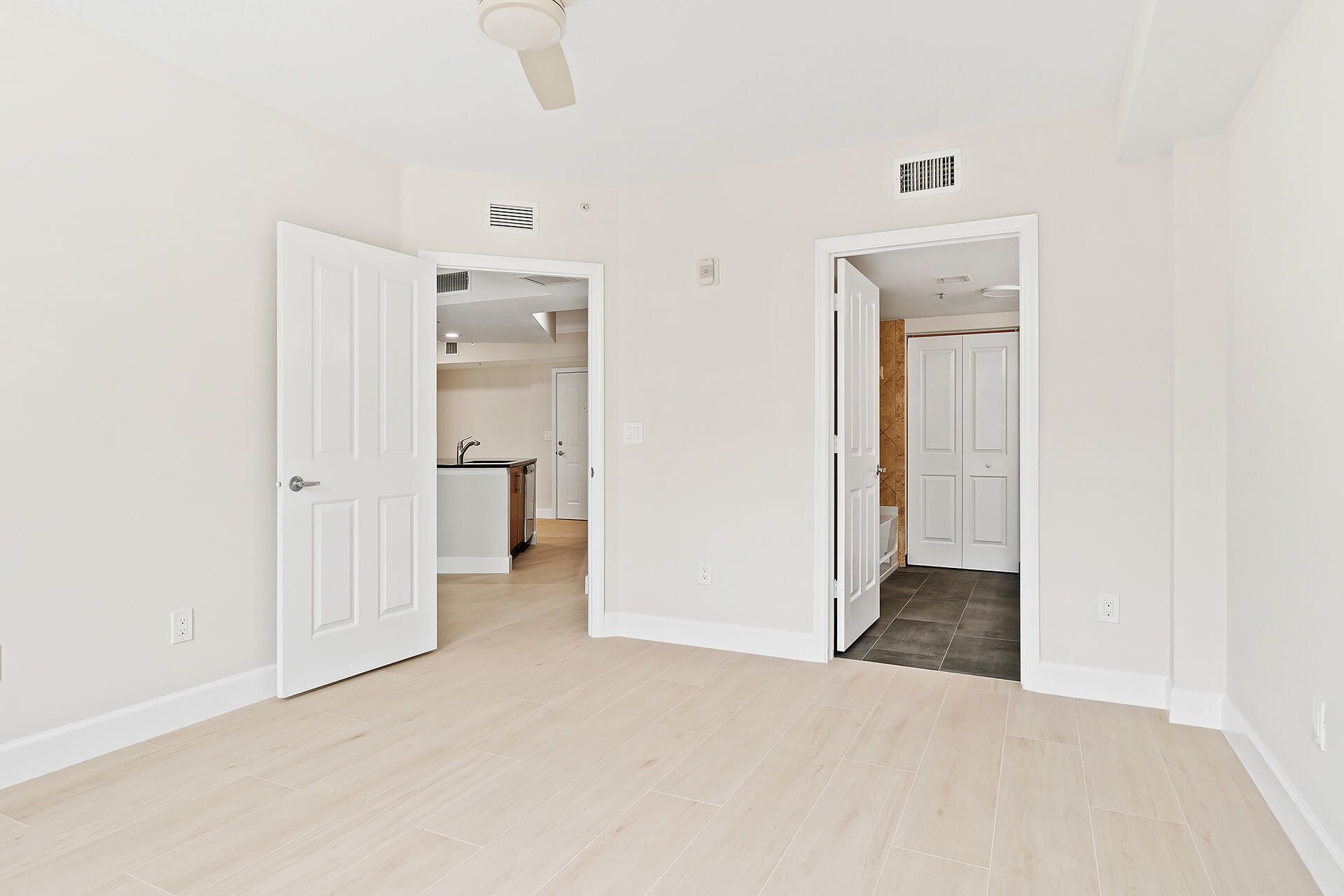 600 S Dixie Highway, Unit 636, West Palm Beach, FL 33401 Photo