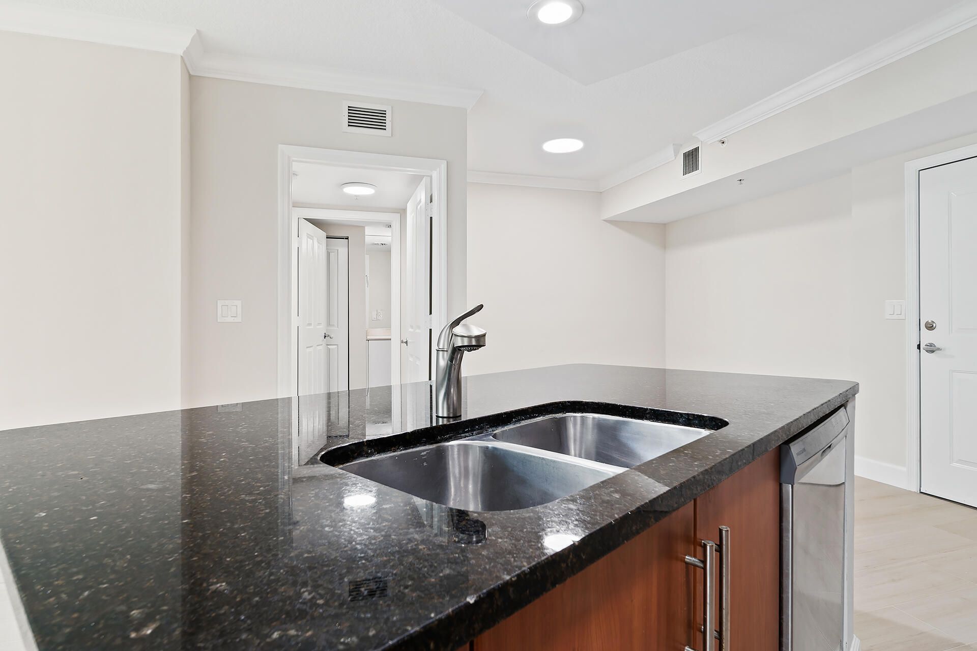 600 S Dixie Highway, Unit 636, West Palm Beach, FL 33401 Photo