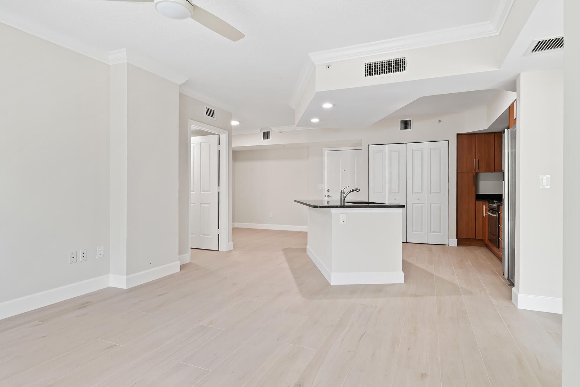600 S Dixie Highway, Unit 636, West Palm Beach, FL 33401 Photo