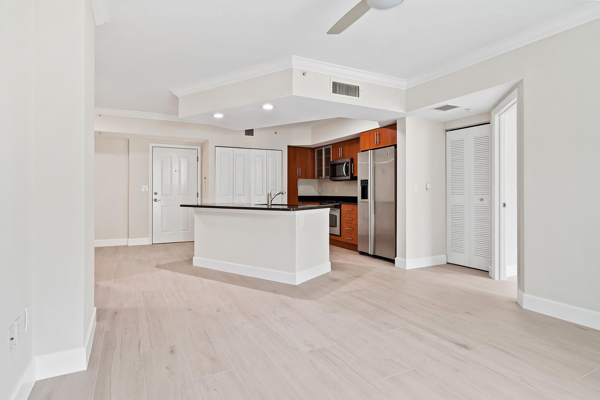 600 S Dixie Highway, Unit 636, West Palm Beach, FL 33401 Photo