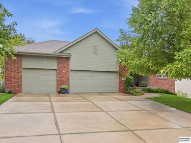 8216 S 154th Avenue, Omaha, NE 68138