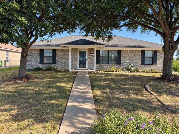 111 Larabie CV, Giddings, TX 78942