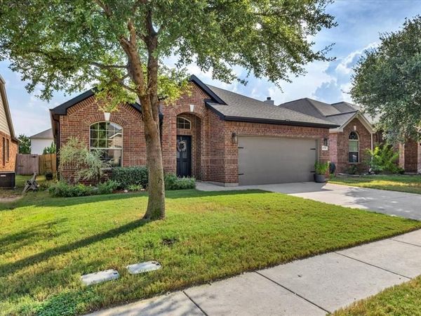 5728 Sapphire Pool Trail, Fort Worth, TX 76244