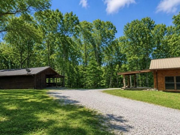 495 Bear Hollow Rd, Oneida, TN 37841