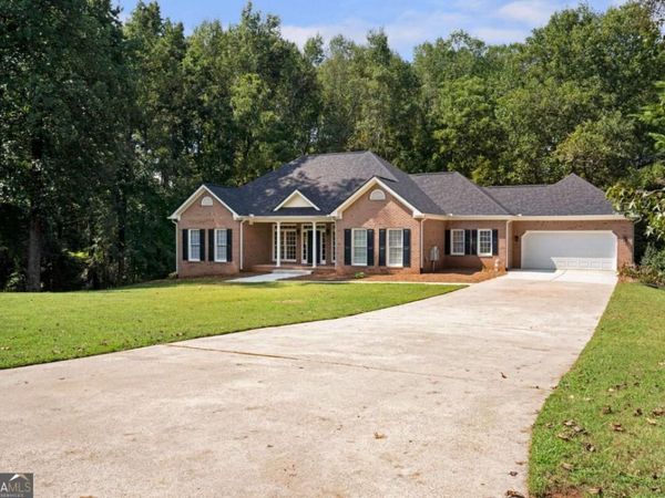 759 stoneview Drive, Hoschton, GA 30548