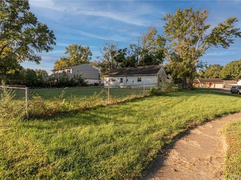 200 Tulip Drive, West Carrollton, OH 45449 Photo 13