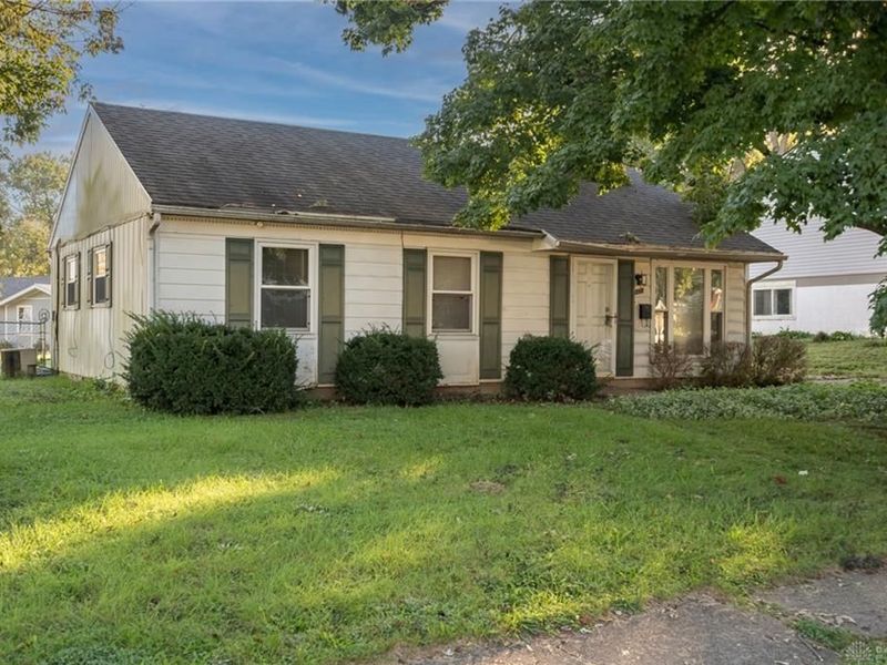 200 Tulip Drive, West Carrollton, OH 45449 Photo 2