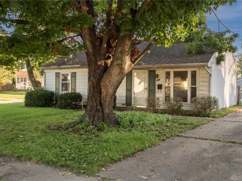 200 Tulip Drive, West Carrollton, OH 45449 Photo 4