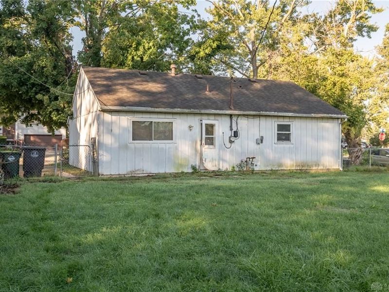 200 Tulip Drive, West Carrollton, OH 45449 Photo 8