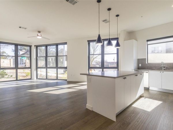 800 Embassy DR, Unit 137, Austin, TX 78702