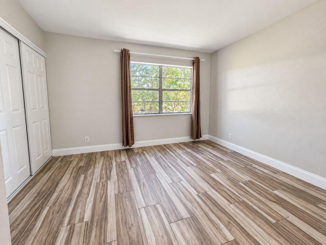 7385 W Sunrise Boulevard, Plantation, FL 33313 Photo