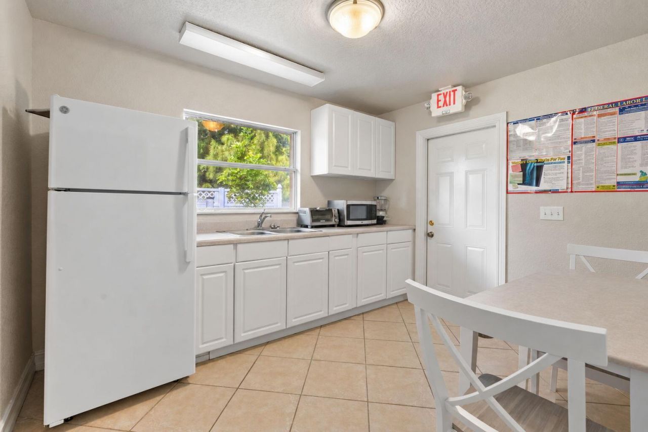 1542 S Wickham Road, Unit B, Melbourne, FL 32904 Photo