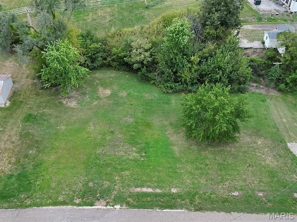 500 Hill Street , Perry, MO 63462
