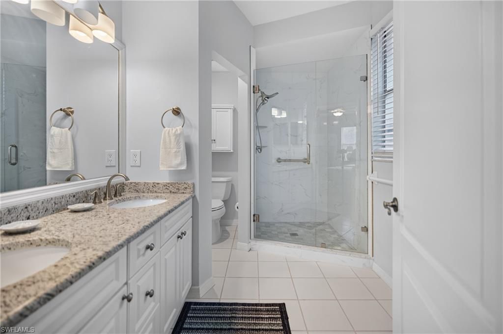 528 Lake Louise Cir, Unit 301, Naples, FL 34110 Photo