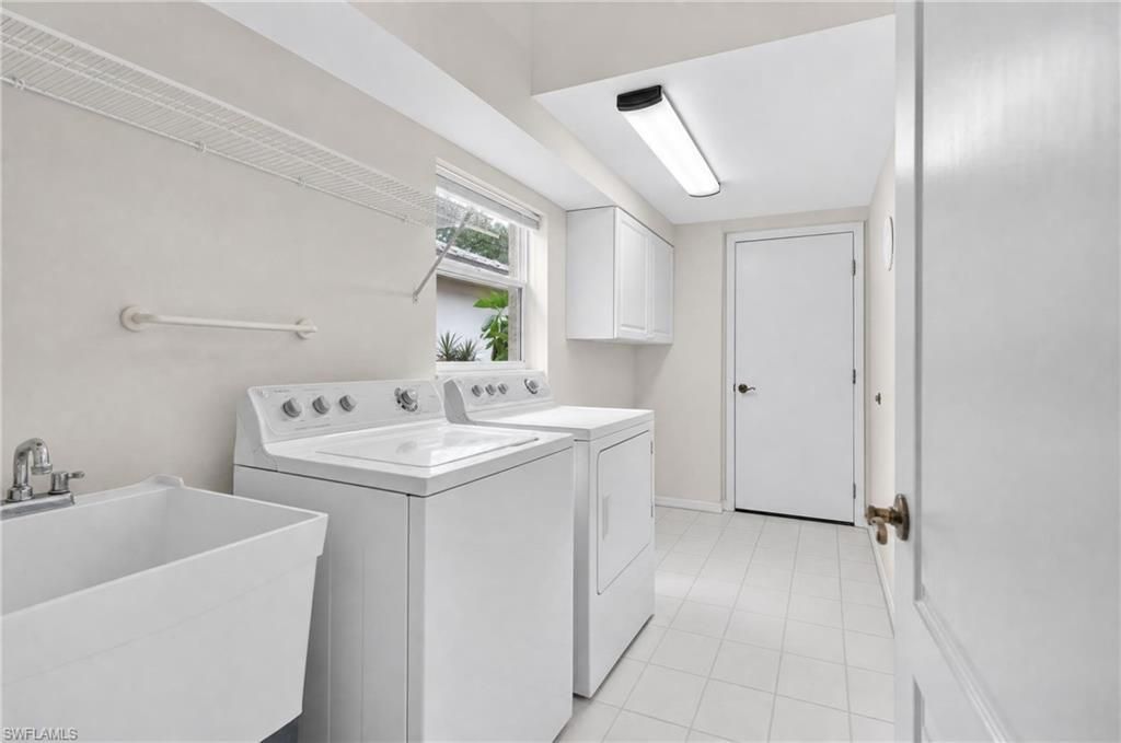 528 Lake Louise Cir, Unit 301, Naples, FL 34110 Photo