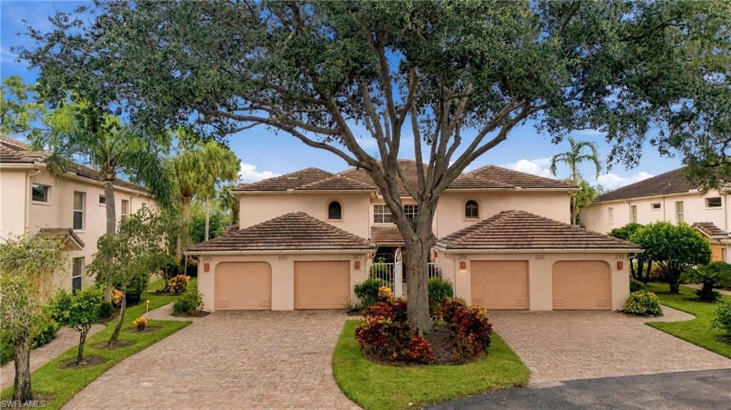 528 Lake Louise Cir, Unit 301, Naples, FL 34110 Photo