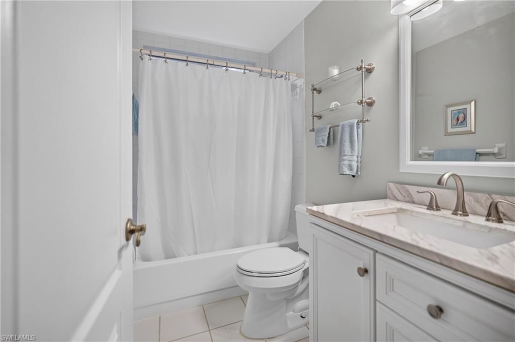 528 Lake Louise Cir, Unit 301, Naples, FL 34110 Photo