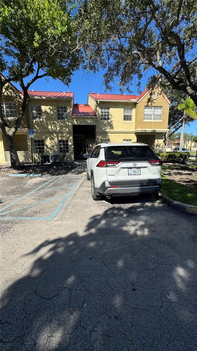 18348 NW 68th Ave , Unit H, Hialeah, FL 33015 Photo