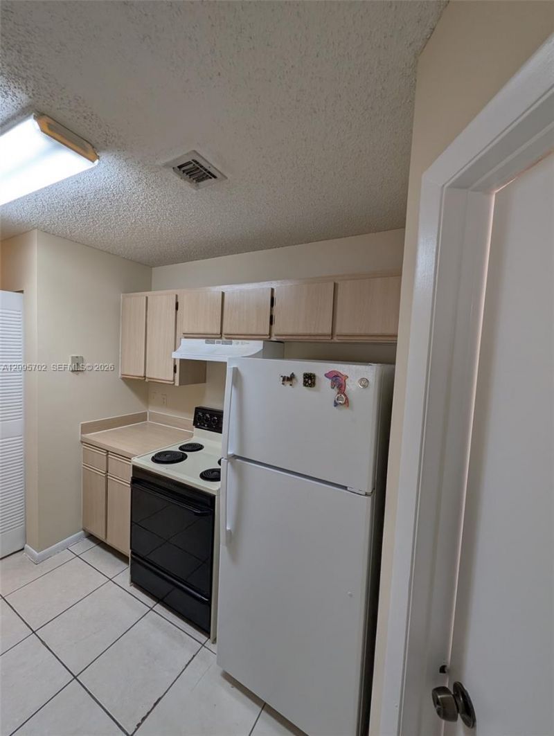 18348 NW 68th Ave, Unit H, Hialeah, FL 33015 Photo