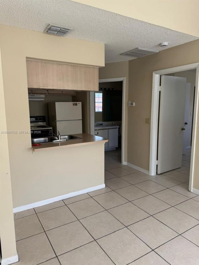 18348 NW 68th Ave , Unit H, Hialeah, FL 33015 Photo